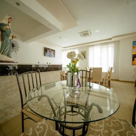 Pansion Milena I Mario 3*