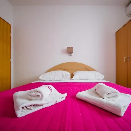 Pansion Milena I Mario 3*